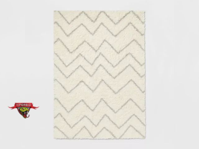 Lot 7-131847 - 5'x7' Chevron Area Rug Cream/Gray.