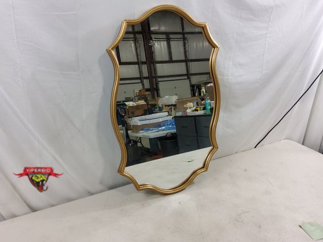 Lot 7-133372 - Framed mirror. 18-5/8"W X 29-1/2"H.