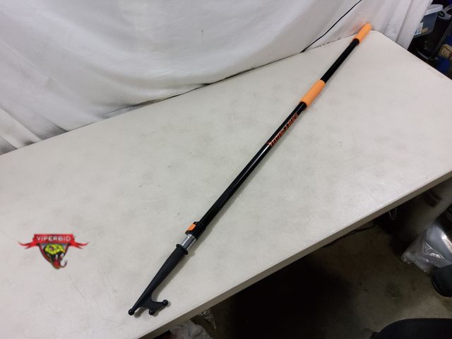 Lot 7-130768 - Extend-a-reach telescoping pole.