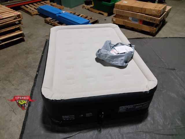 Lot 7-130219 - OhGeni full size air mattress. Infalted size: 75" X 54" X 20"H.