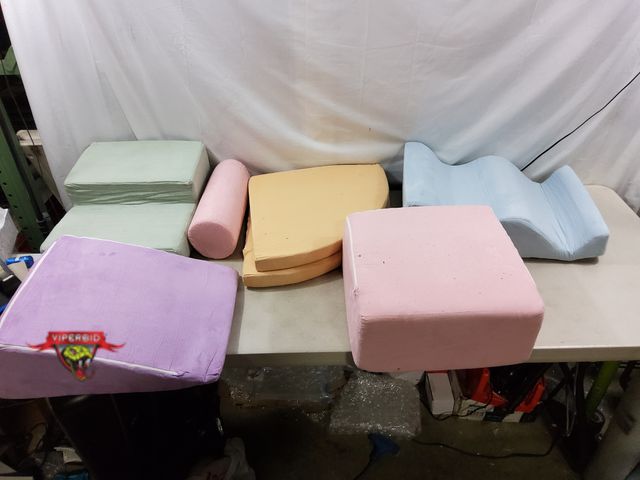 Lot 7-130884 - Lightly used. 7-Piece Soft foam climbing blocks with removable covers.