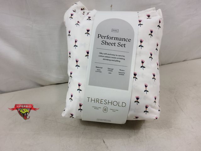 Lot 7-131622 - Threshold full size performance sheet set. 100% Cotton - 400 thread count. Smooth sateen.