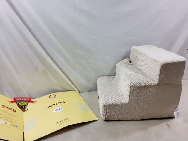Lot 7-132627 - Eheyciga foam pet stairs. 14-1/4" X 18" X 14-1/2"H.