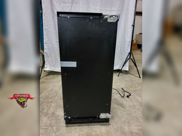 Lot 7-133448 - Marvel MPCP415-IS81A is a premium 15-inch built-in or freestanding professional undercounter clear i...