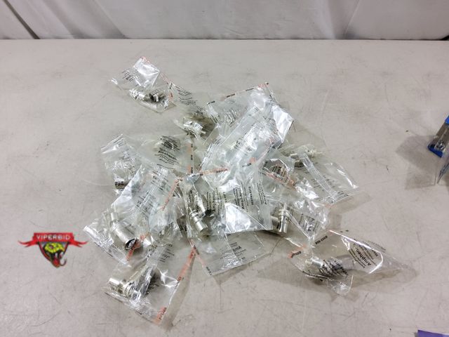 Lot 7-134184 - New! (20) Amphenol connectors. #203/743-9272.