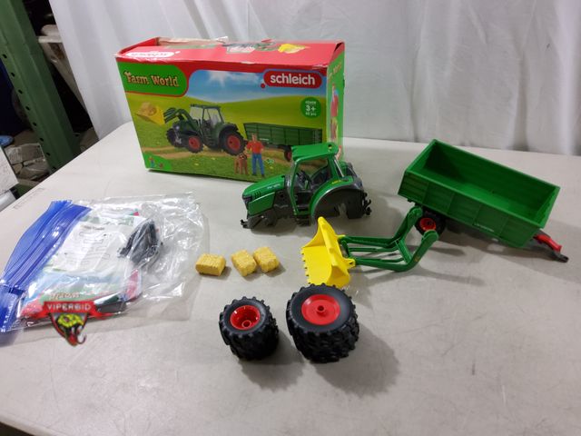 Lot 7-135589 - Schleich Farm world. #42608