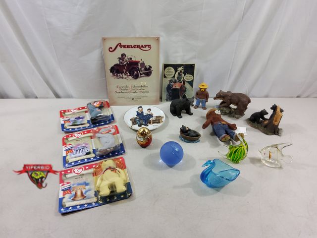 Lot 7-123586 - Lot of assorted collectibles as shown.