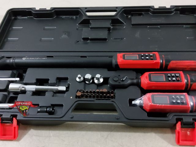 Lot 7-133739 - Suercup 1/4", 3/8" &amp; 1/2" Digital torque wrench set with vibration, &amp; led notification.