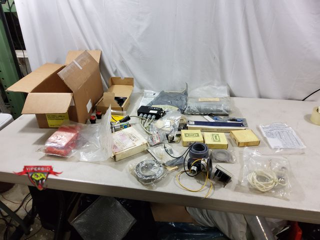 Lot 7-134693 - Lot of miscellaneous industrial parts.