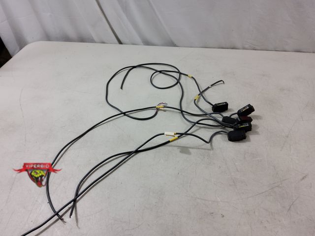 Lot 7-134282 - (5) Omron photoelectric sensors. E3V-R2B43S