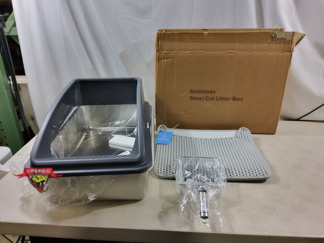 Lot 7-134374 - 22-5/8" X 14-1/2" X 11"H Semi enclosed stainless steel cat litter box with scoop.