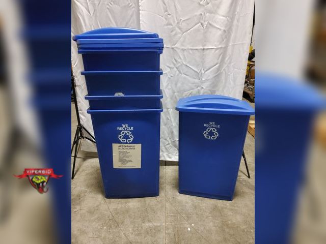 Lot 7-134594 - (5) Rubbermaid Slim Jim Recycling Containers with 5 lids. #3540. 20" X 10-3/4" X 30"H.
