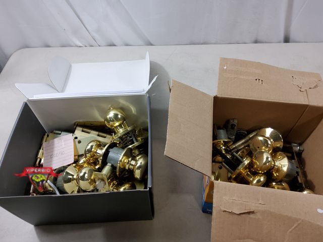 Lot 7-134816 - Lot of used door knobs and hinges as shown.