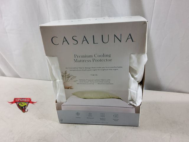 Lot 7-135617 - Casaluna premium cooling mattress protector. Twin.