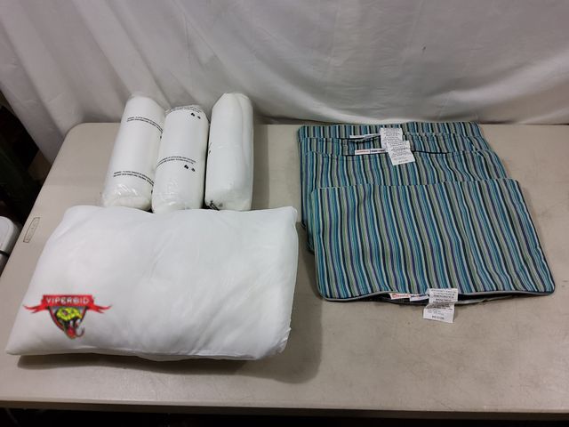 Lot 7-130983 - (4) Unimatta Sunbrella Outdoor Chair Cushions. (Aprx. 19.75" x 12")