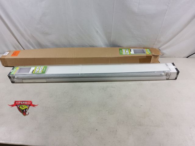 Lot 7-133899 - New! Smart Motorized Blinds with Remote. 39-1/2" x 72"