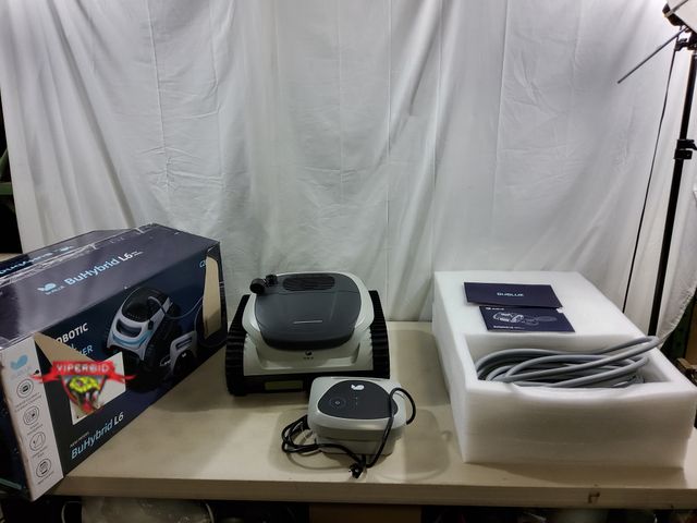 Lot 7-131381 - Retail value $1,000! Bublue robotic pool cleaner. Model BuHybrid L6. Unable to test.