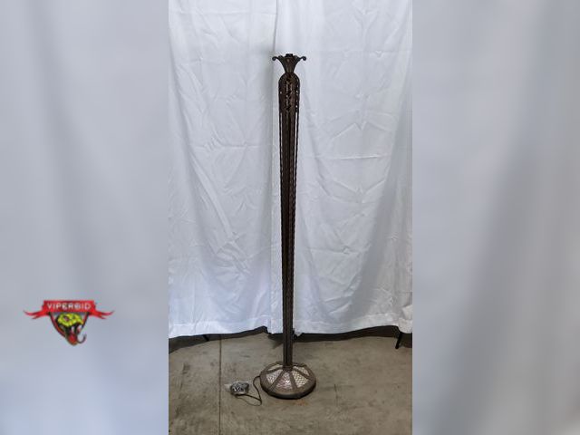 Lot 7-134558 - 65-1/2" Tall Heavy duty 1-Light Plug-in Lamp post / stand with Tiffany style base. Weight: 36 lbs.