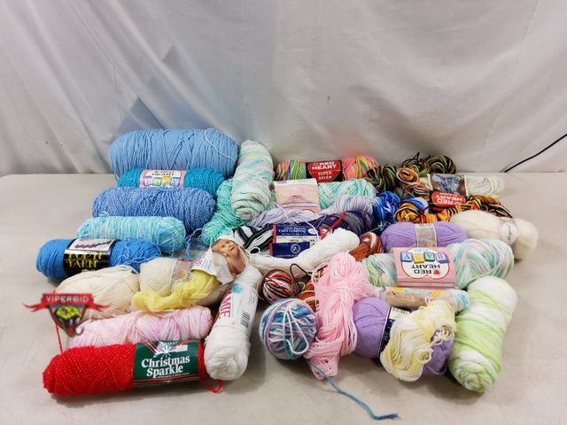 Lot 7-131703 - Lot of assorted yarn.