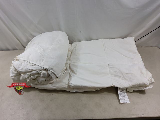 Lot 7-134396 - King/California King All Seasons Feather &amp; Down Comforter .