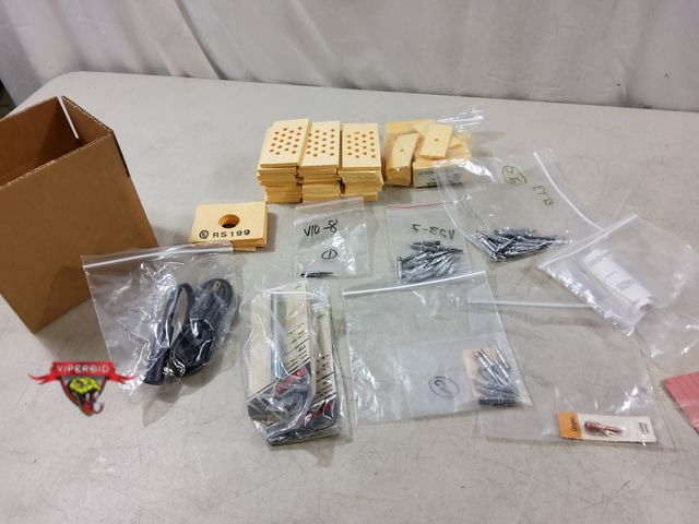 Lot 7-133078 - Lot of miscellaneous solder tips and solder sponges.