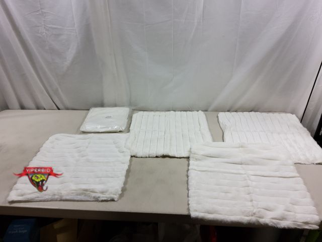 Lot 7-130502 - New! 2 Packs of 4 - 18" X 18" Throw pillow covers with zipper. White.  8 Pillow Covers total.