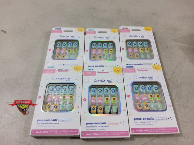 Lot 7-132511 - The Creme Shop Kids Press on Nails. (120 Nails) PPN00829