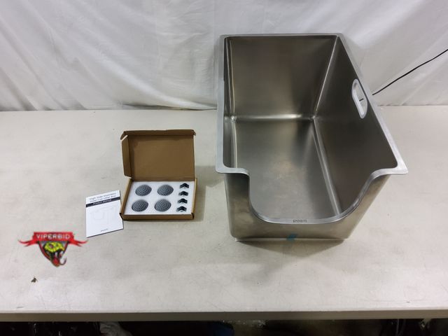 Lot 7-130753 - Ptlom High side stainless steel cat litter box. 22-1/2" X 14-1/2" X 12"H.
