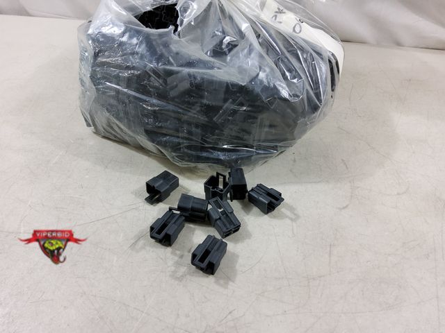 Lot 7-132791 - Box of 600 - 56 Series 4-way male connector. Part no. PKD-06294544.