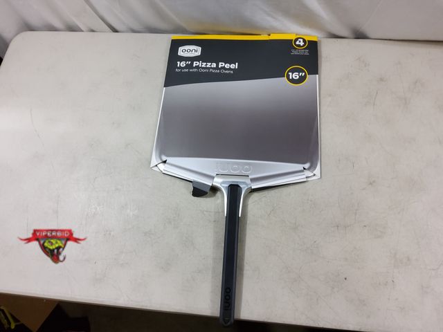 Lot 7-133041 - Ooni 16" Pizza peel.