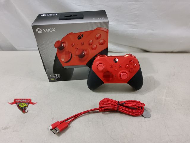 Lot 7-130714 - Retail value 109! Xbox Elite Series 2 Xbox Core Wireless Gaming Controller with usb charger cord. Te...