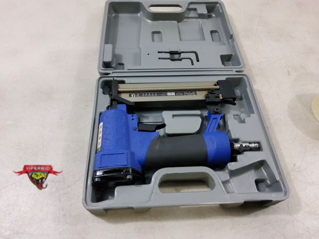 Lot 7-130064 - 18 Gauge X 1-1/4" Pneumatic brad nailer with case. Model F32. Great condition!