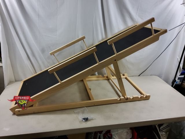 Lot 7-135006 - 55"L Adjustable height pet ramp. Missing 1 rail - can be used without.