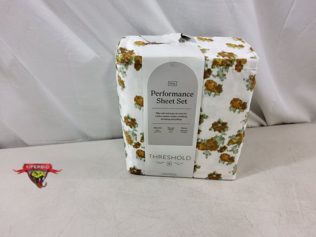 Lot 7-132455 - New! Full size performance sheet set. 400 thread count. 100% Cotton. Includes flat &amp; fitted shee...