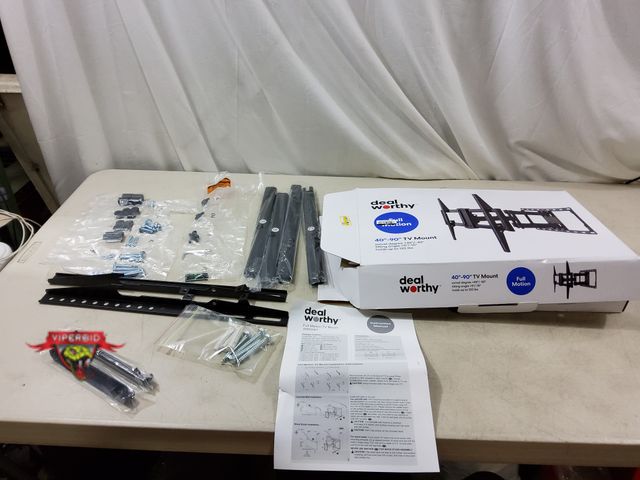 Lot 7-132601 - Deal Worthy full motion tv mount. #W950W7.