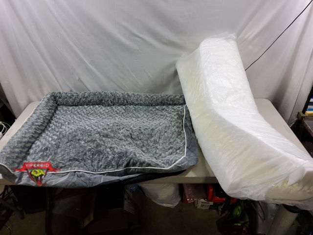 Lot 7-132879 - Large Pet Bed. (42" x 30")