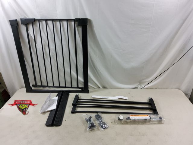 Lot 7-133370 - Set of 2 - Cumbo safety gates. Adjusts to fit opening between 29.7" - 46" Wide.