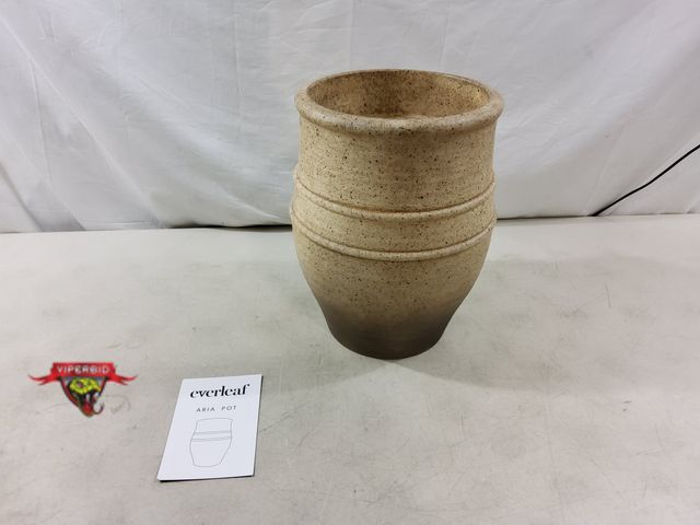 Lot 7-130980 - Retail value $42! Everleaf lightweight Aria pot. Dune. Widest diameter: 10.3". Top opening: 7". Over...