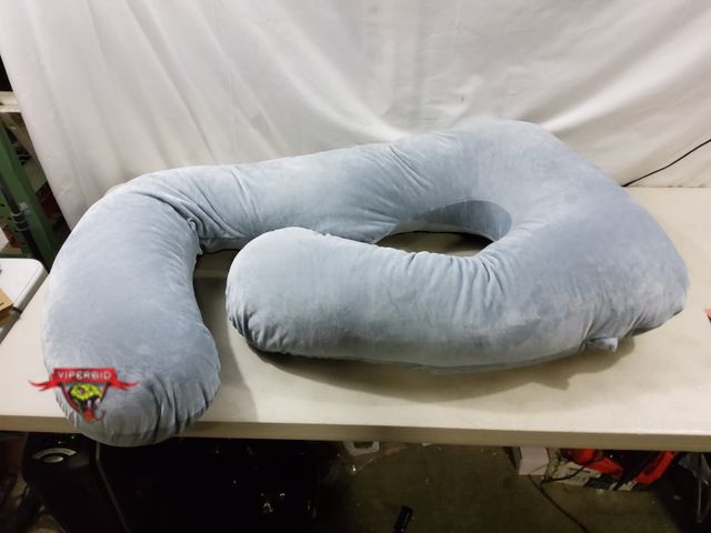 Lot 7-130430 - MomCozy body pillow.