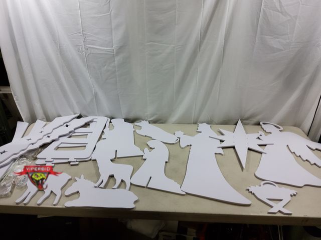 Viperbid.com - Lot 7-124826 - Soaoo Outdoor White Nativity Scene with 2 ...