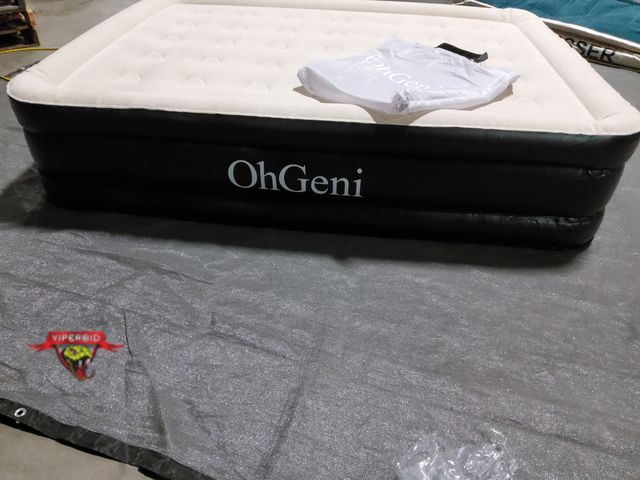 Lot 7-130398 - OhGeni air mattress with built-in pump. 76" X56" X 17"H.