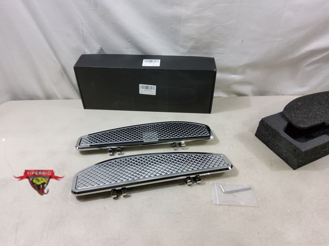 Lot 7-130667 - Chrome driver rider anti-slip extened floorboards / foot boards for motorcycle as shown. 17-3/8"L.