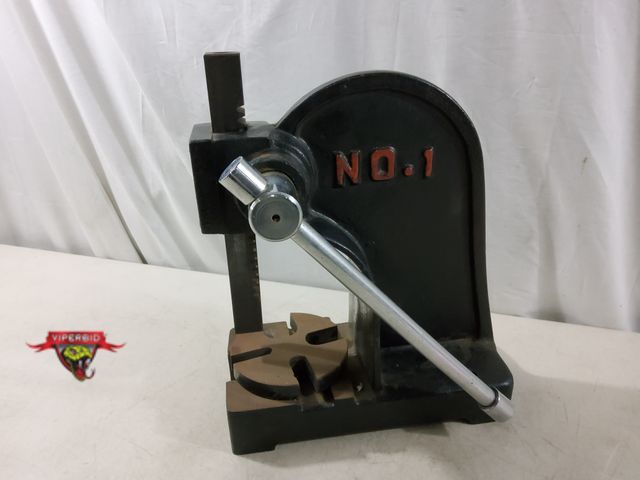 Lot 7-135836 - Dayton 1-Ton arbor press. Model 4Z328D.