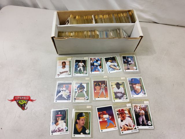 Lot 7-131667 - Lot of assorted baseball cards.