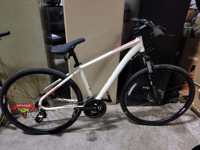 Lot 7-132932 - Needs a bit of fixing! Nishiki Pagosa Sport 700C Adult Bike. Size: M (Fits 5 ft. 7"-5 ft. 11").  Not...