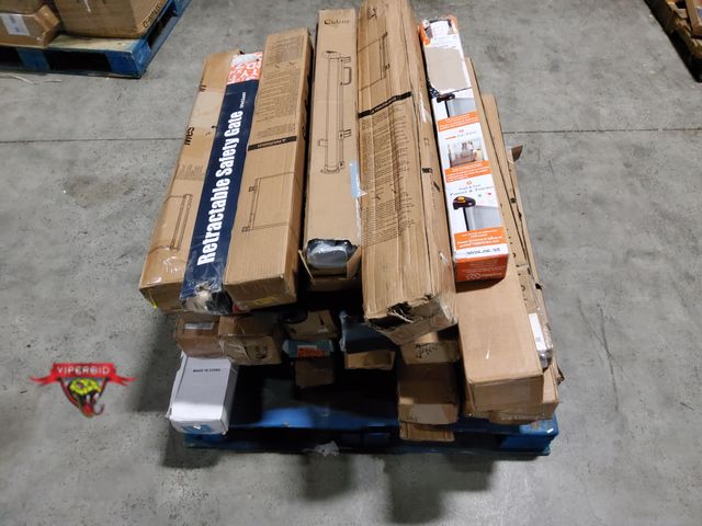 Lot 7-130936 - Lot of assorted retractable safety gates.