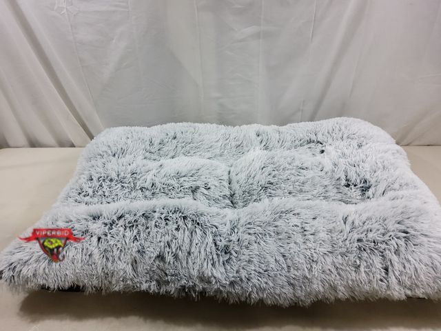 Lot 7-123765 - Bfpethome faux fur dog bed. 36" X 22".