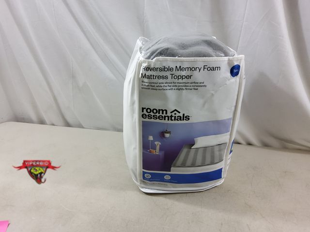 Lot 7-132504 - Twin size reversible memory foam mattress topper. 37-1/2" X 73-1/2" X 1-1/2".