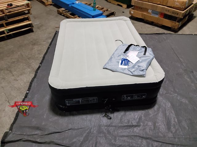 Lot 7-130031 - Vosser inflatable air mattress. 72" X 51" X 16"H.