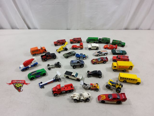 Lot 7-123458 - Lot of assorted Hot Wheel cars.